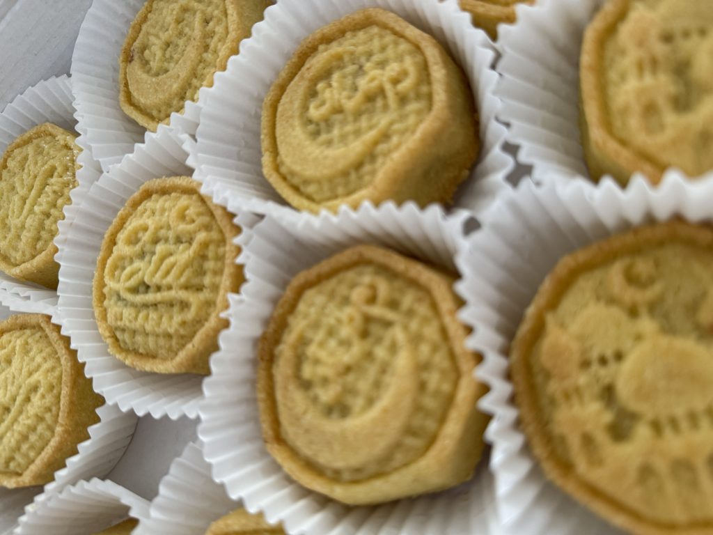 Maamoul, Pistachio, walnuts, Dates