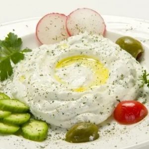 Labneh Mtaoumeh, Labneh with Garlic and Mint